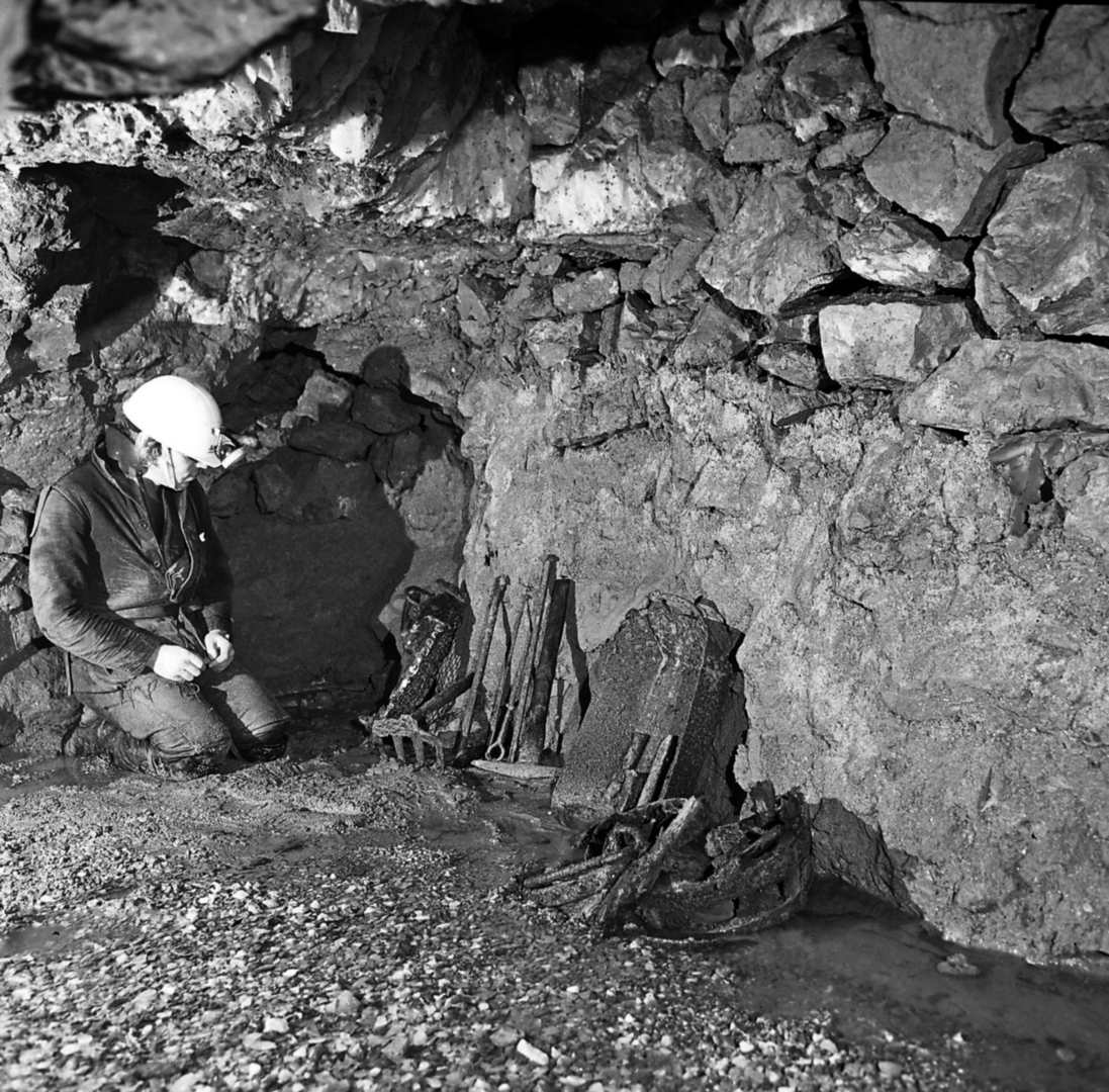 Group of old mens tools Youds Level 1977